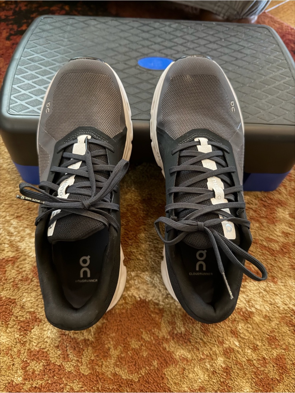On Cloudrunner Women’s/Men’s Black Grey White CloudTec Sneaker. US M 10. EU 44